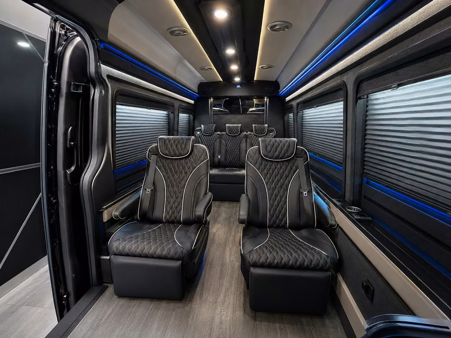 charterbusrentallakewoodca com makes finding corporate airport shuttle service in lakewood effortless